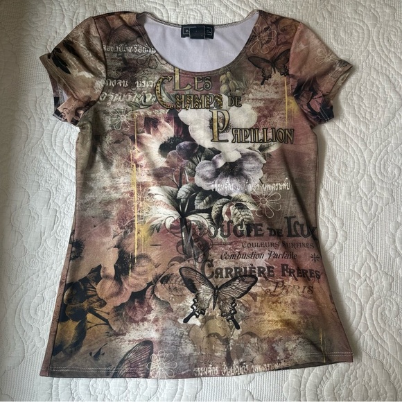 Elementz Y2K Graphic Grunge Top. Size: Small. - Picture 1 of 6
